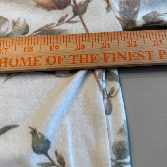 Chaser Knit Long-sleeved Pullover Floral Sweater Cream Size Medium - Picture 8 of 9